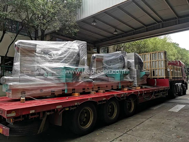 群基工厂轮胎模具放电机出货中-图2
